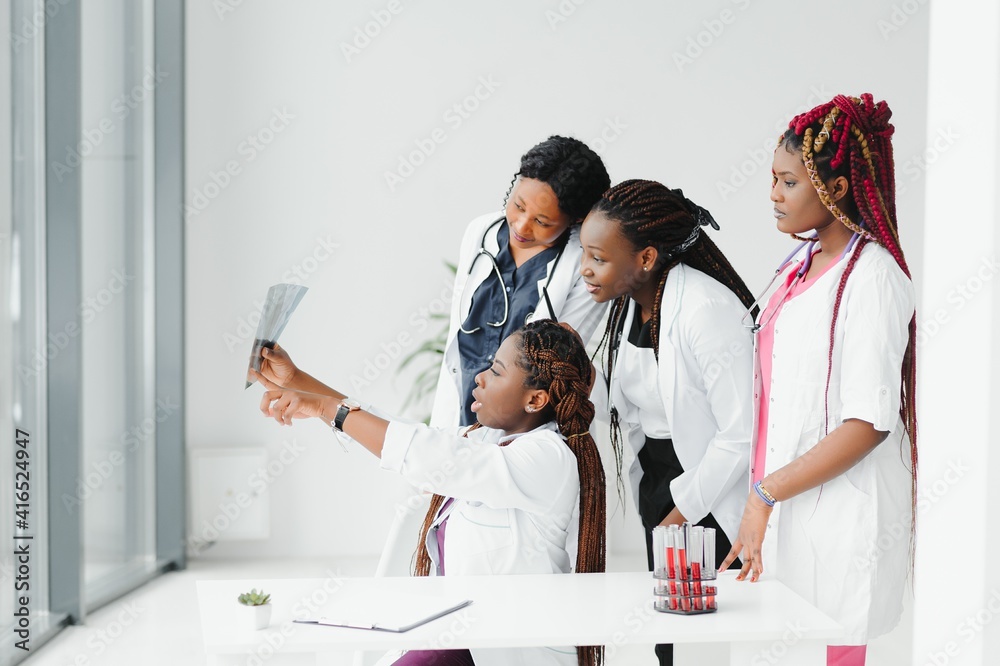 Fototapeta premium Group of doctors and nurses set in a hospital