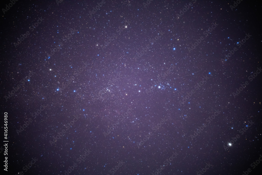 Obraz premium 밤하늘 가득한 아름다운 별 (카시오페이아)