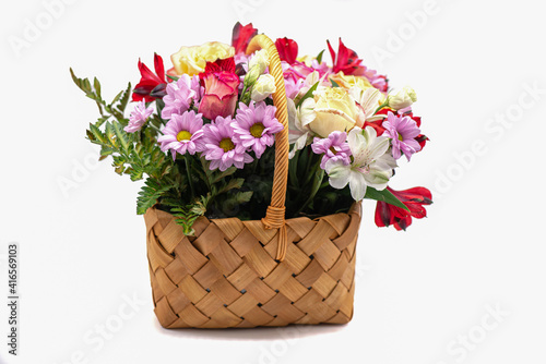 Obraz na płótnie Bouquet of flowers in a basket on a white background w salonie