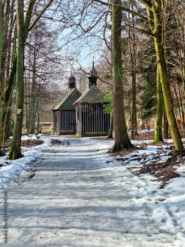 Kapliczki w lesie. Łagieniki las, Łódź, Polska