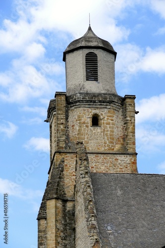 Le clocher de l’église Saint-Vincent à Nay dans le Béarn