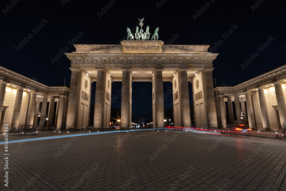 Obraz premium Brandenburger Tor bei Nacht
