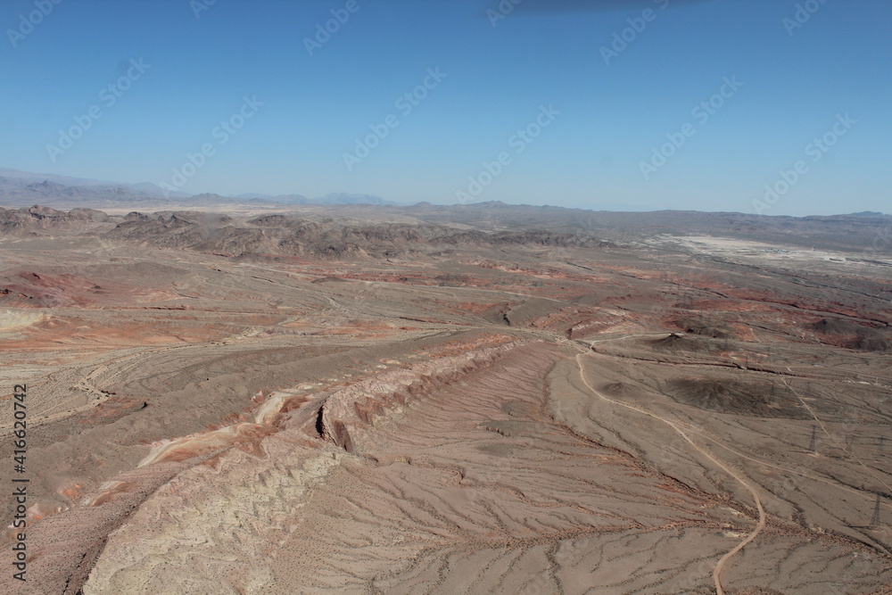 Wüstenbilder mit Gesteinsschichten