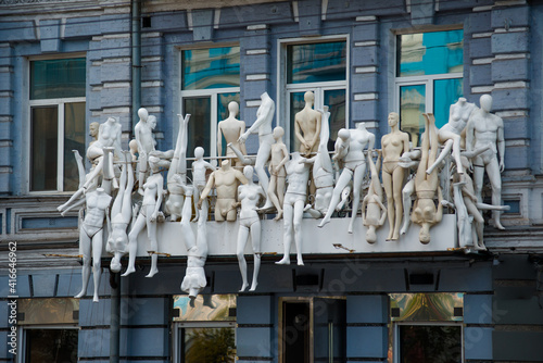 Canvas Print many mannequins fashion style naked mannequins of different types