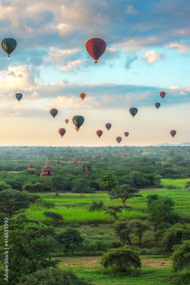 Fototapeta premium hot air balloon in flight