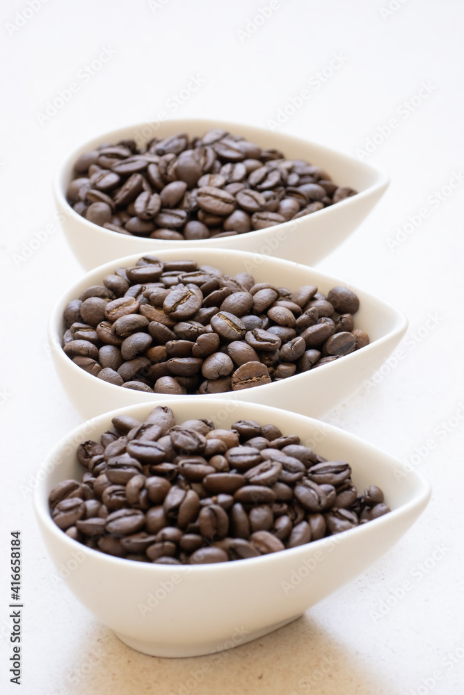 焙煎したコーヒ豆 ブラジル、コロンビア、エチオピア産 焙煎したコーヒ豆 ブラジル、コロンビア、エチオピア産