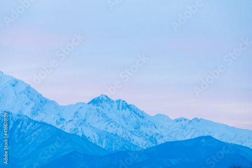 日没直後の雪の唐松岳