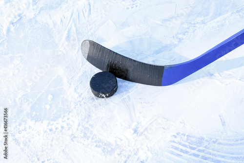 Canvas Print Hockey stick and puck on the rink