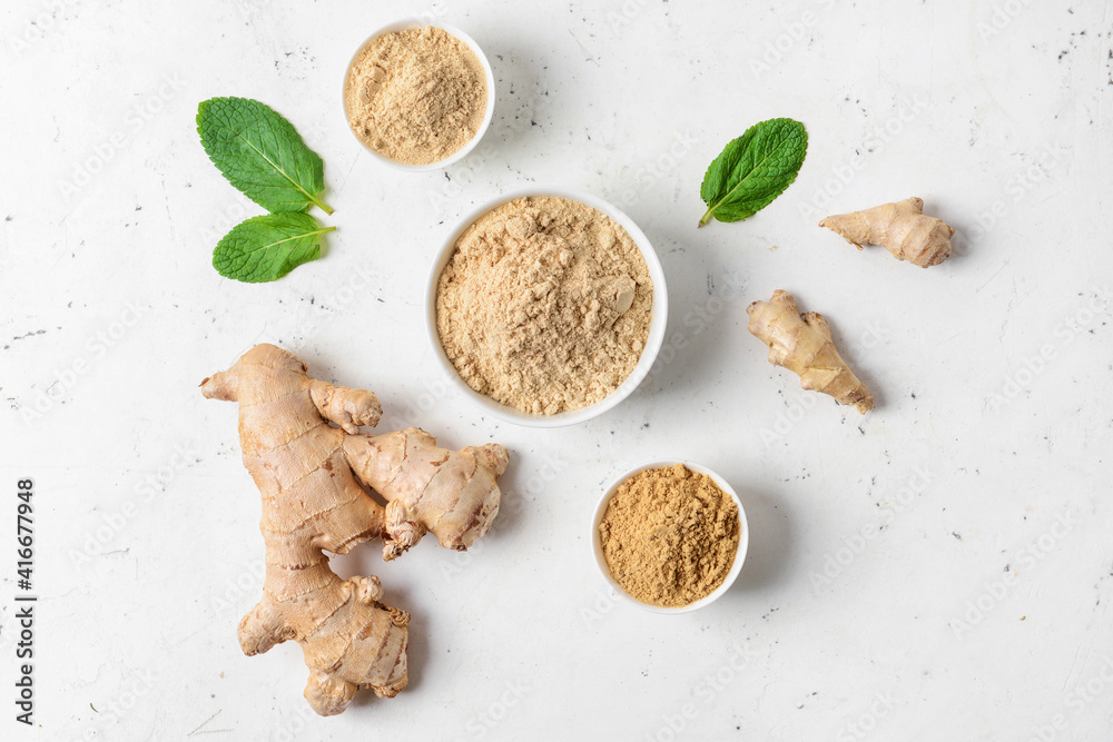 Composition with ginger powder on light background - obrazy, fototapety, plakaty 