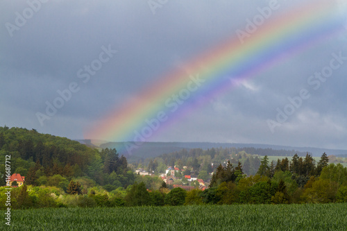 Blick über Güntersberge im Harz mit Regenbogen