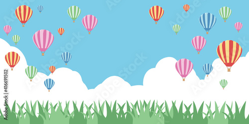気球　草原　青空