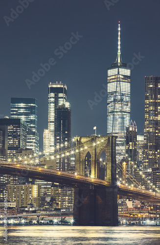 Canvas Print Brooklyn Bridge and Manhattan at night, color toned picture, New York City, US