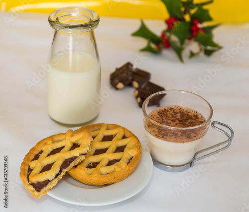 latte con tortine al cioccolato photo