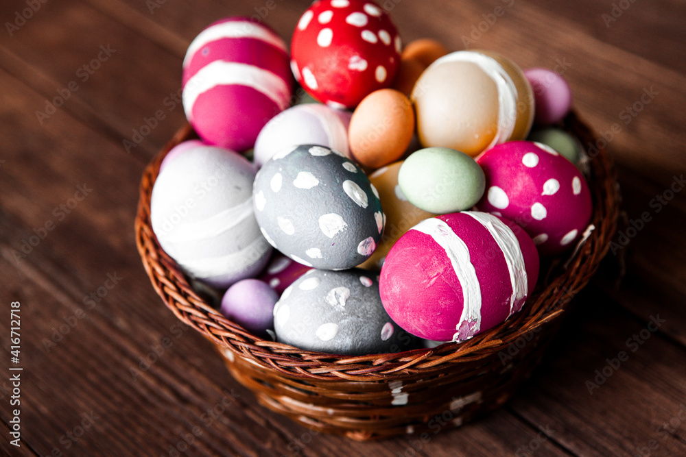 Obraz premium Hand painted pastel colored Easter eggs background. Happy Easter greeting card or invitation.