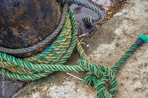 rope tied in port