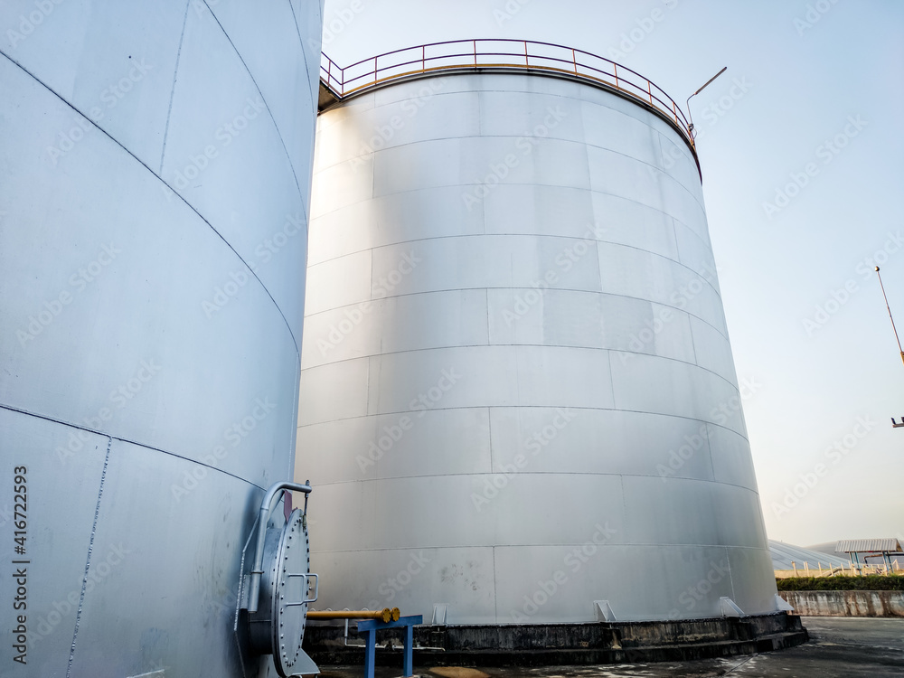 Fuel storage tank oil. Large white industrial for tank oil. Crude oil export factory industry And storage tank . industrial pipes Fuel storage tank oil. Large white industrial for tank oil. Crude oil export factory industry And storage tank . industrial pipes