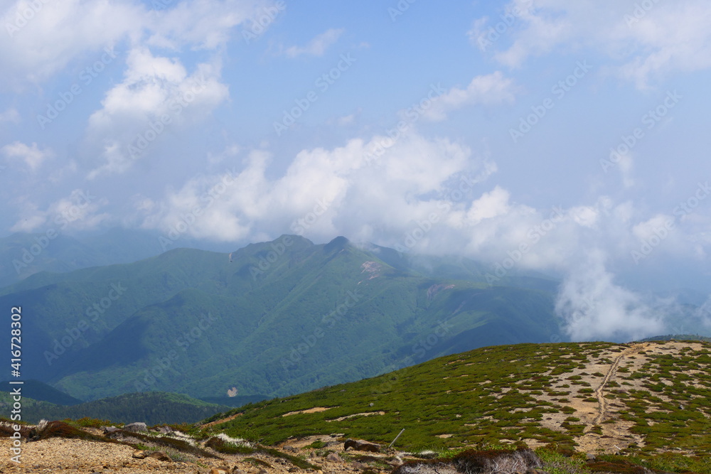 初夏の蔵王山頂。宮城、日本。６月上旬。