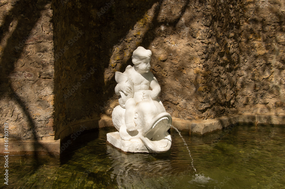 brunnen,statue,kunst,wasser Stock Photo | Adobe Stock