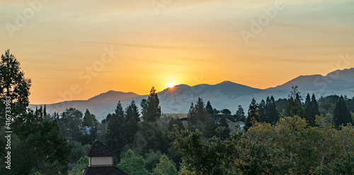 View from the height of Walnut Creek, California. Scenic view of the mountains against the sky. © Volodymyr