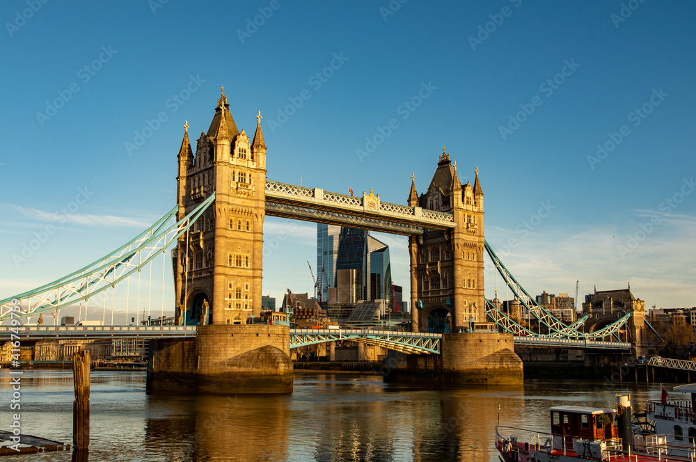 Fototapeta premium the shiny tower bridge