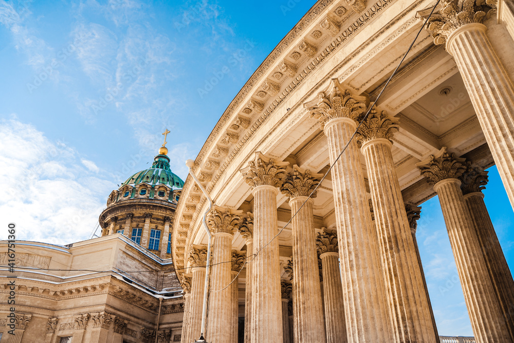 Naklejka premium Panorama of the Kazan Cathedral in Saint Petersburg against the blue sky, postcard view of the attraction
