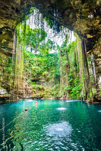 Obraz na płótnie Ik-Kil Cenote, Yucatan Peninsula in Mexico w salonie