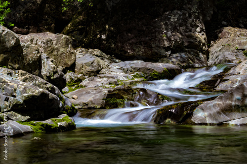Fototapeta Naklejka Na Ścianę i Meble -  滝の水流