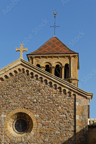 Salles-Arbuissonnas hides the last Romanesque cloister of the Rhône department