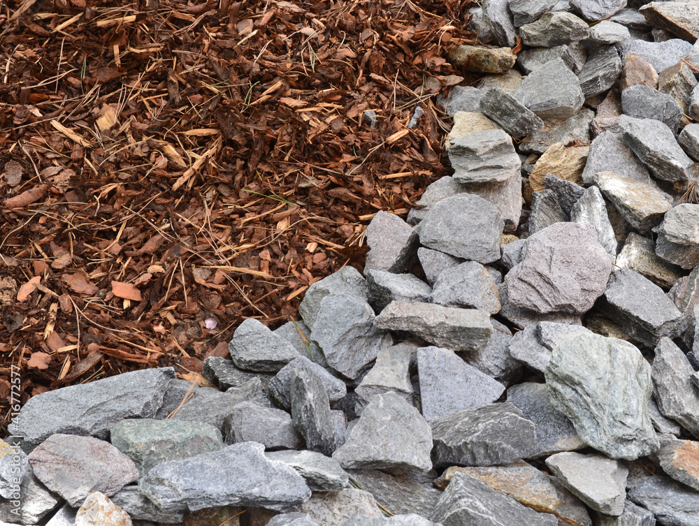 Gartengestaltung mit Gestein und Rindenmulch Stock Photo Adobe Stock