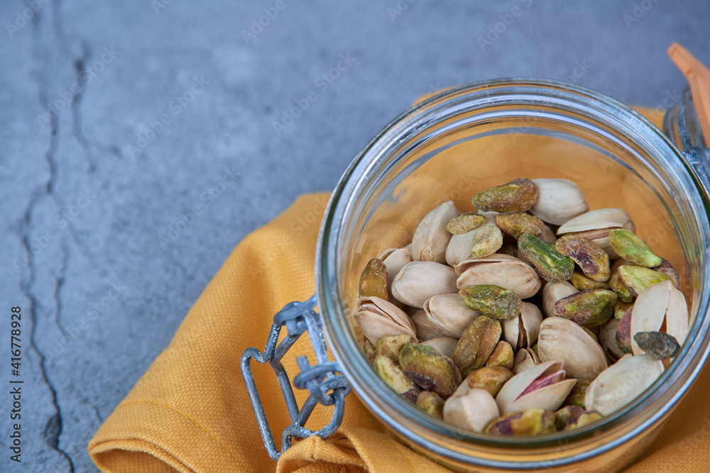 Many pistachios nuts