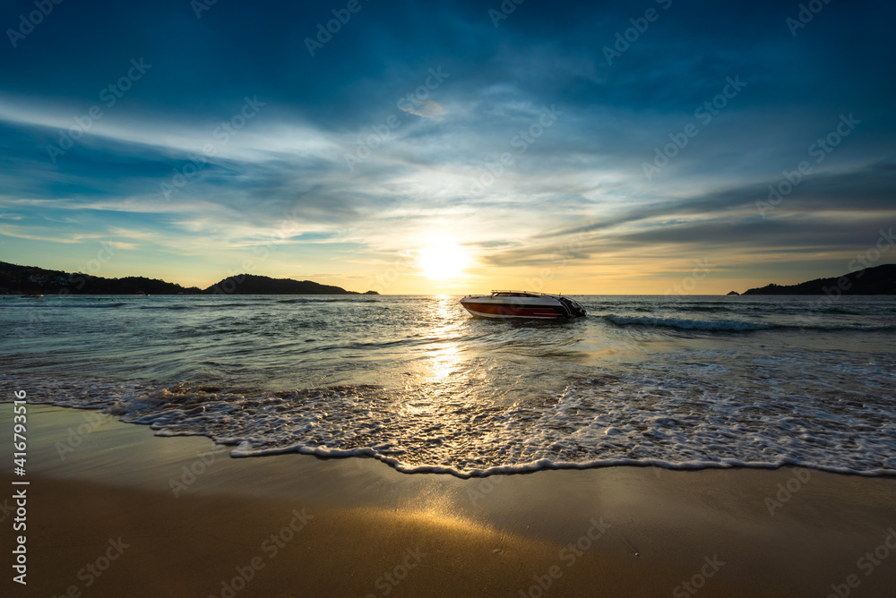 Fototapeta premium sunset over the sea