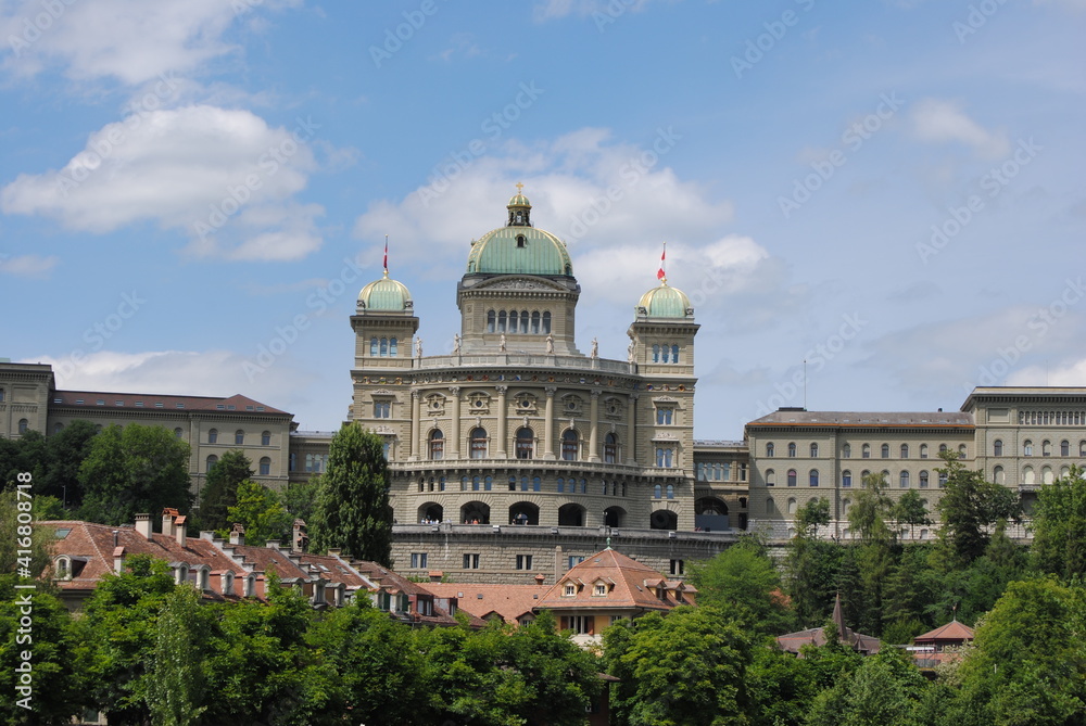 Coupole du palais fédéral, parlement Suisse, dans la capital, Bern en Suisse, Europe. Côté sud vu depuis le Marzili