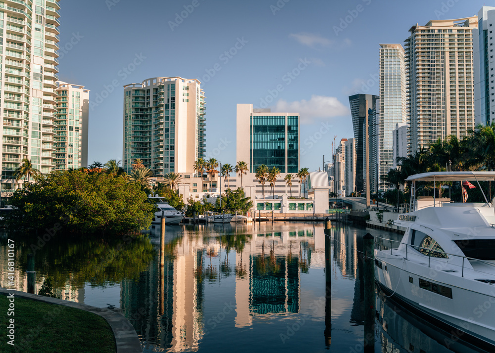Obraz premium beach marina sunny isles florida usa reflection boat building sky 
