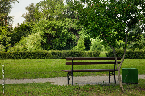 bench in the park © Елена Жуковская
