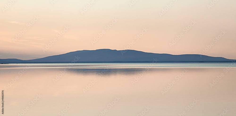 A fascinating party landscape for meditation. Calm on the lake, Kola Peninsula Tersky District lake kolvitsa.