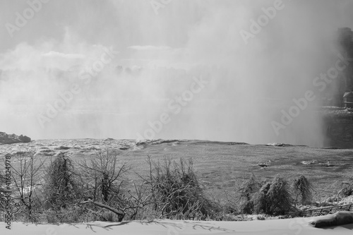 Black and white of Niagara Falls