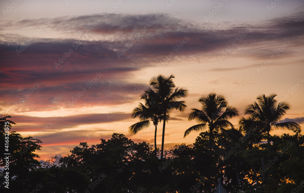 Obraz premium Beautiful sunset at tropical island.