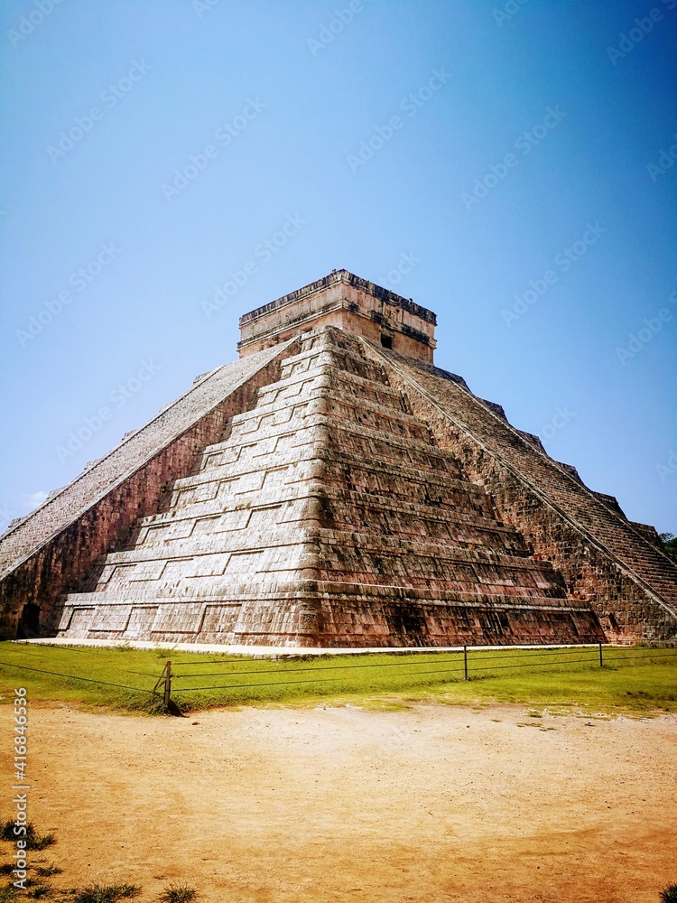 chichen itza pyramid, mexico