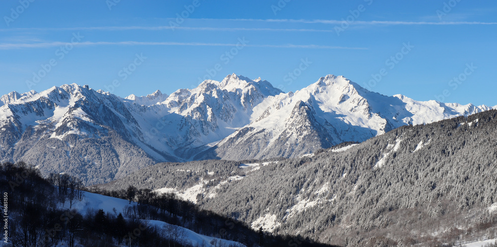 Auvergne-Rhône-Alpes - Savoie - Saint-François-Longchamp - Panorama sur les pics du massif de Belledonne