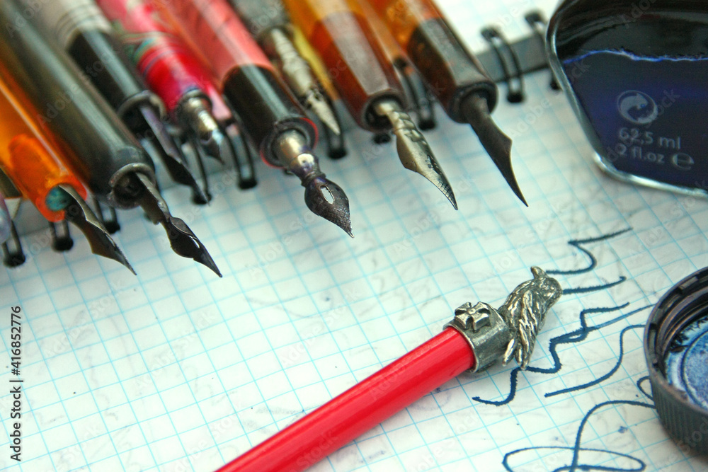 Fototapeta premium a dripping ink pens collection