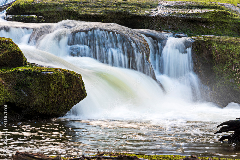 Obraz premium A beautiful waterfall in British Columbia