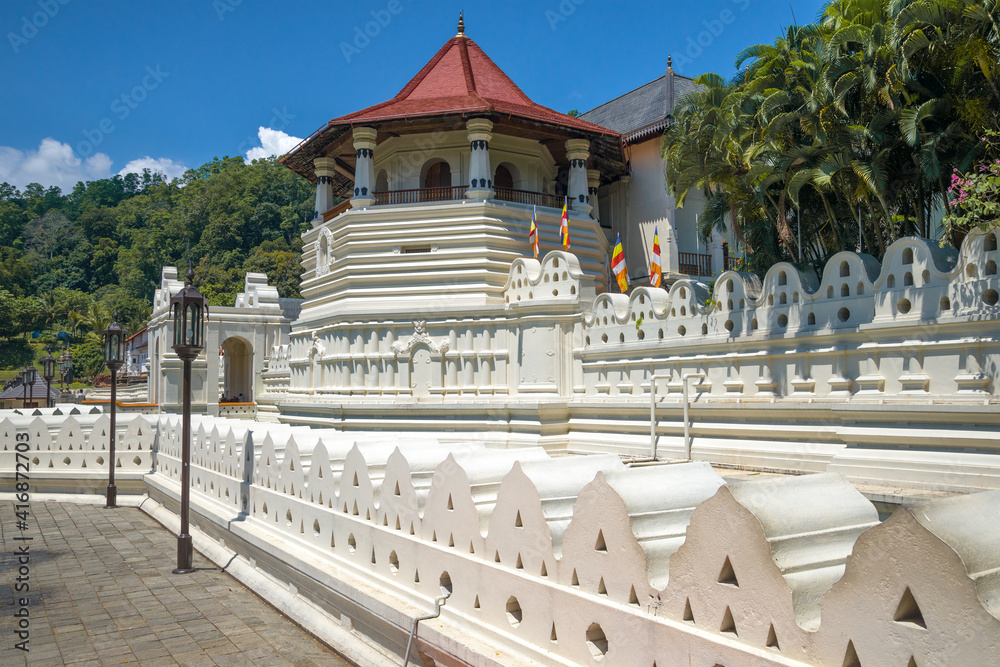 Obraz premium The Octagon Tower is the repository of the Buddha's tooth in the Shri Dalada Maligawa temple. Royal Palace of Kandy. Sri Lanka