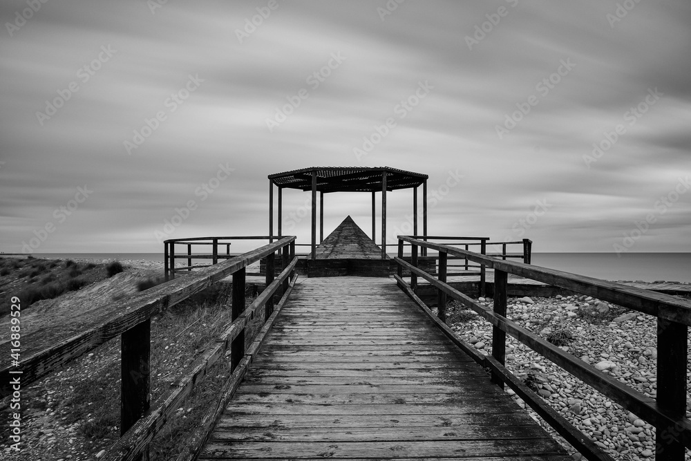 Obraz premium bridge over the sea