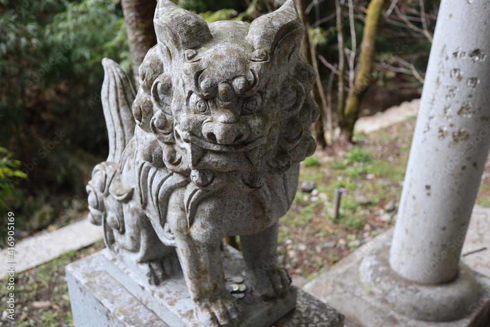 七ツ淵神社の狛犬 七ツ淵神社の狛犬