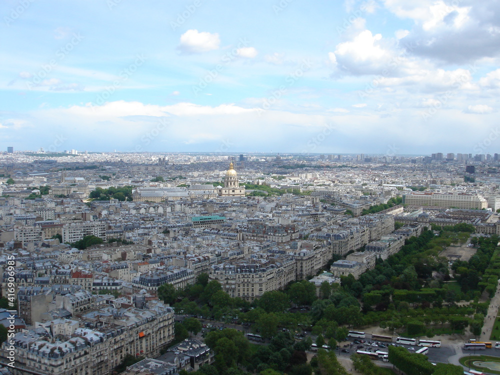 エッフェル塔から見たパリの街