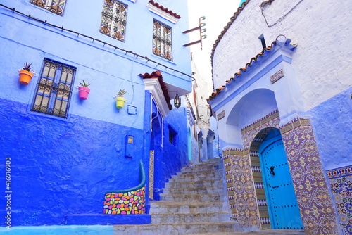 モロッコ旅行で青の街シャウエンを散策 © RIE