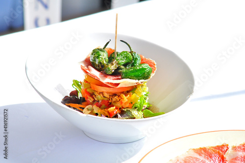 green pepper and fresh tuna salad 