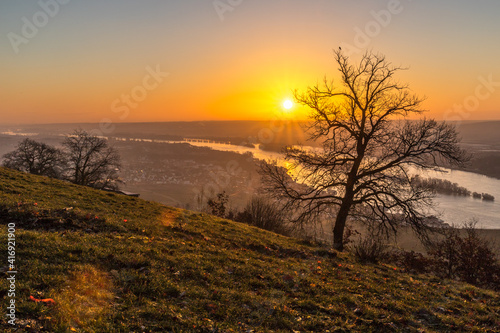 Blick über den Rhein im Sonnenaufgang photo