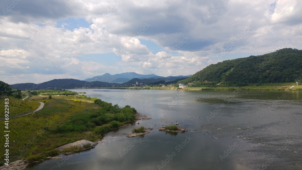 A picture of the scenery taken in Korea's sunny weather