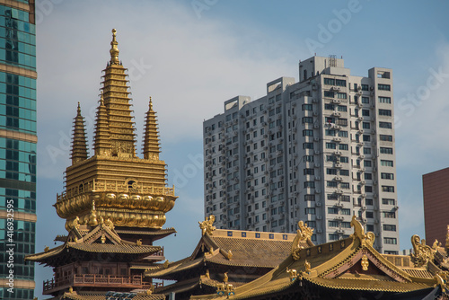 Photography Jing'an Temple in Shanghai
